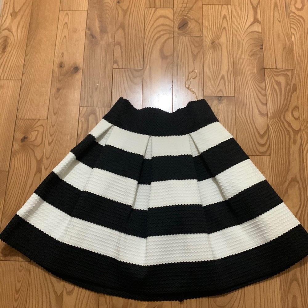 Adorable mini skirt size M
